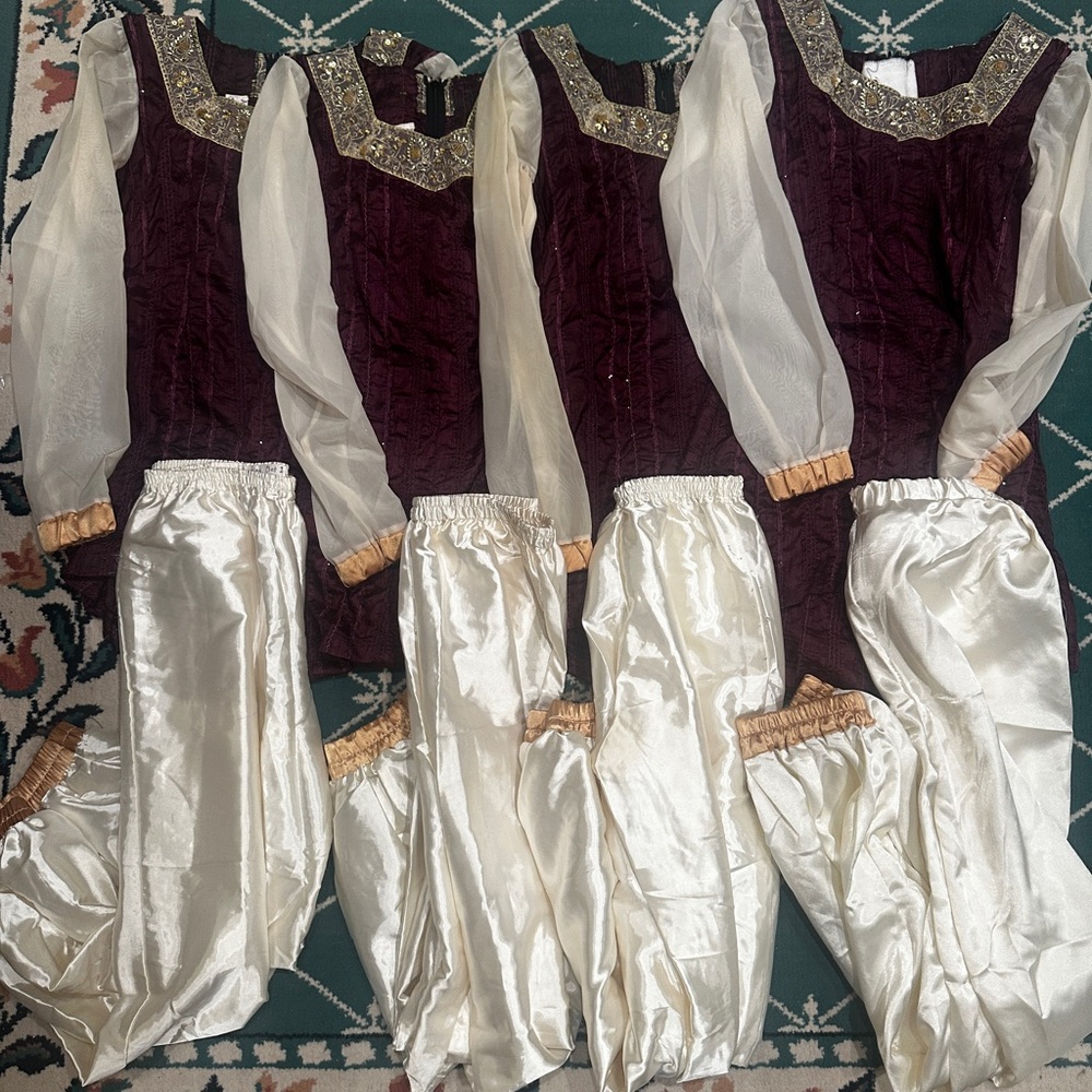 4 Chinese handmade costumes + 1 lead